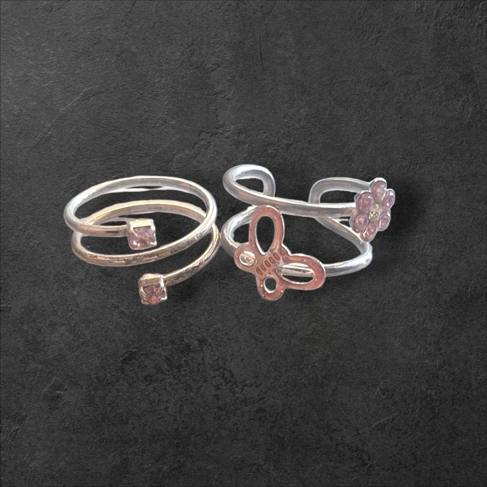 Elegant Gold and Silver Ring Set - Picture 3 of 7